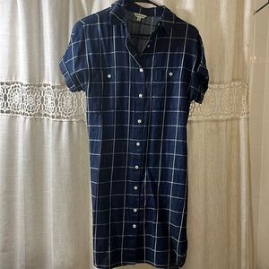 Cute, casual max studio button up boxy fit dress! Navy blue!